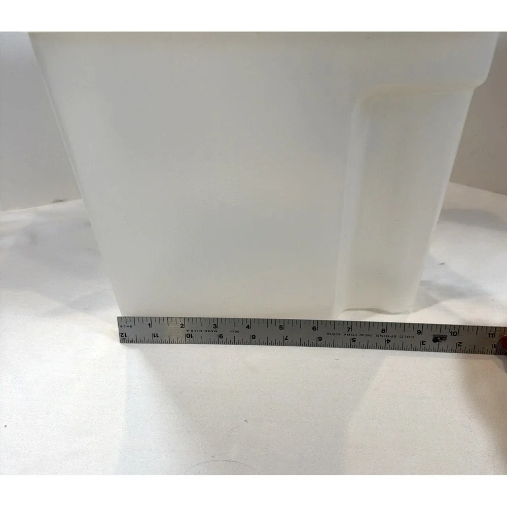 Rubbermaid‎ Servin Saver 1.3 Gallon 5.0 L Cereal Keeper Storage Container Almond